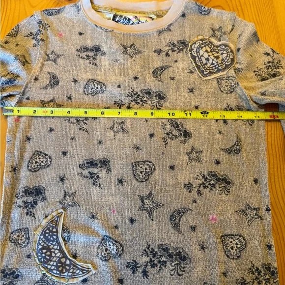 Scrapbook Beige Shirt with Black and Yellow Graphic - Picture 14 of 16